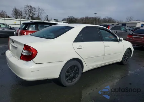 2004 Toyota Camry Le z USA, uszkodzony, nr VIN 4T1BE30K44U368043